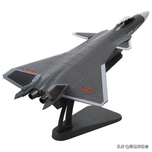 给一个不熟悉的男生送礼物应该送什么(没见过面他是兵哥哥)我好像有点喜欢他，但是不知道他喜不喜我？