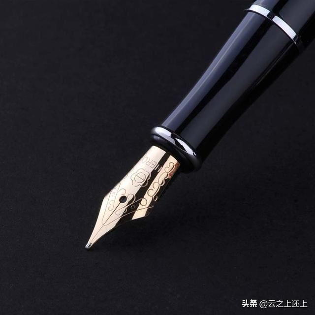 同学生日送什么礼物最实用，又不贵的，又美观？