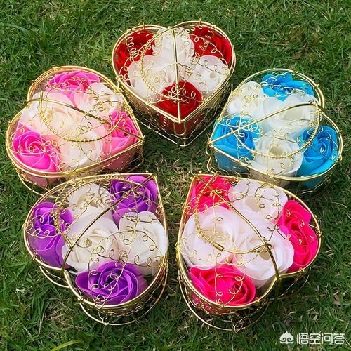大学毕业给女同学送什么礼物？
