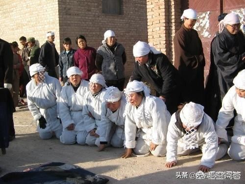 按中国的传统，老人去世，整个葬礼的流程是怎样的？