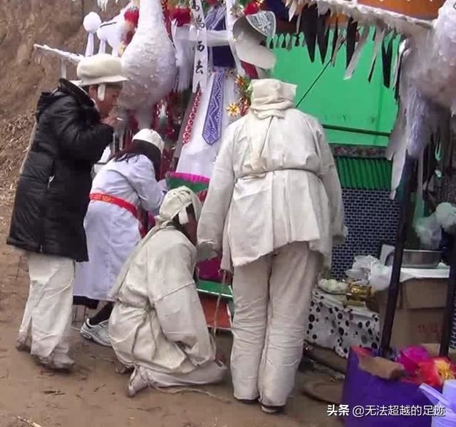 按中国的传统，老人去世，整个葬礼的流程是怎样的？