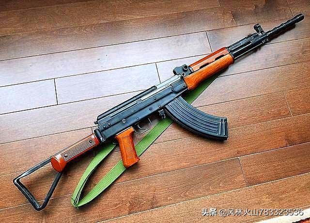 八一建军节快到了，我朋友是一名军人，送他什么礼物比较合适呢？