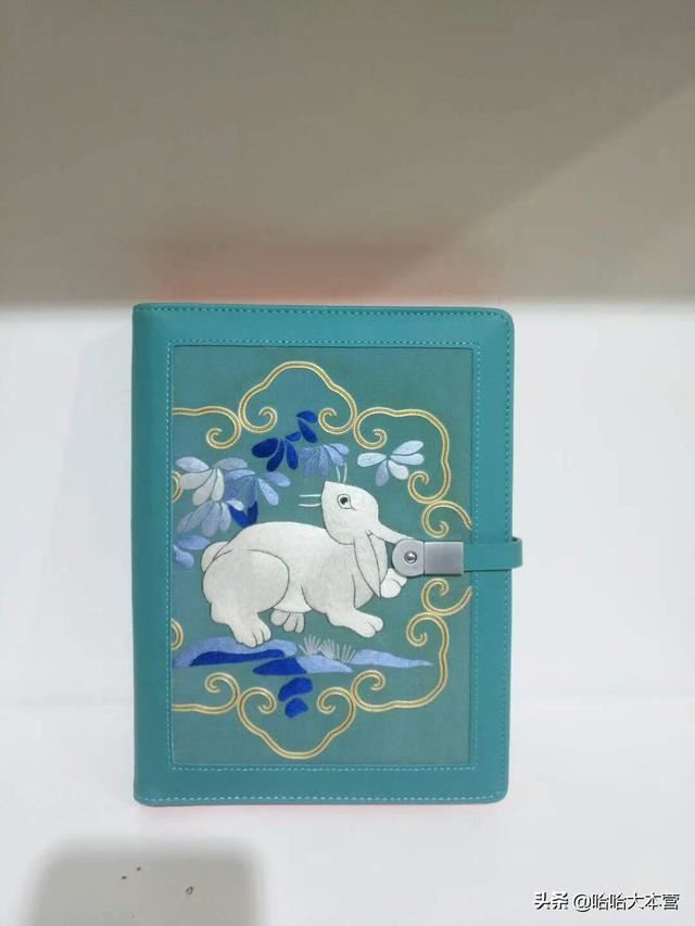 给同学买毕业礼物送什么礼物啊？