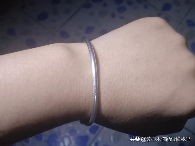 给自己出生的婴儿买什么礼物比较好？