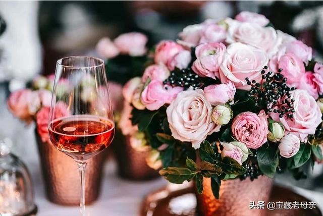 如果去朋友家蹭饭，要带什么去比较好？