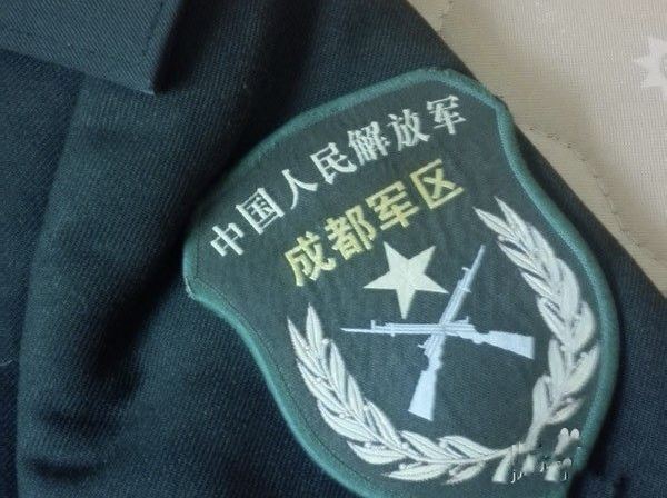 军礼服配饰穿戴方法？