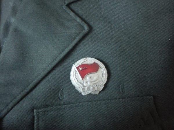 军礼服配饰穿戴方法？