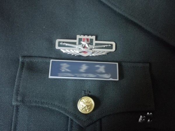 军礼服配饰穿戴方法？