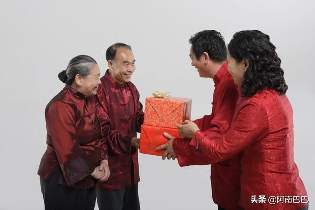 过年要去见男朋友的父母，第一次去带什么礼物比较好呢？
