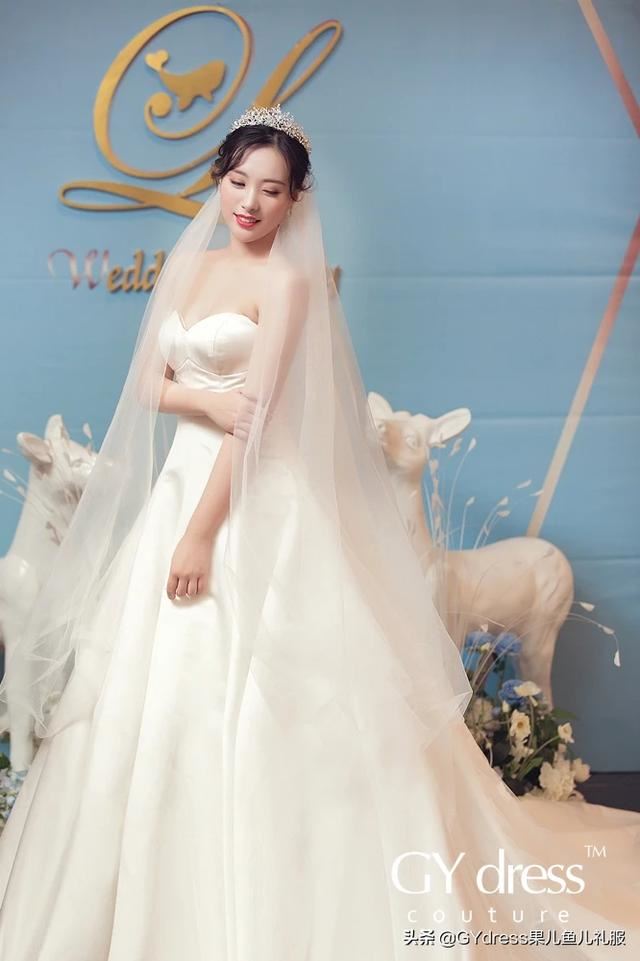 如何选择婚纱礼服的颜色？