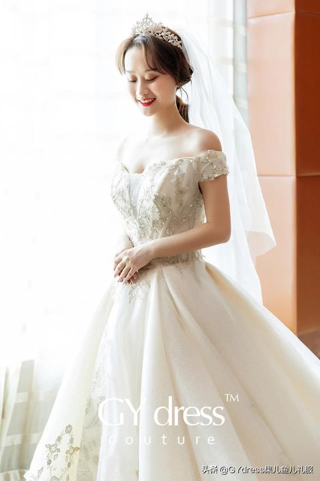 如何选择婚纱礼服的颜色？
