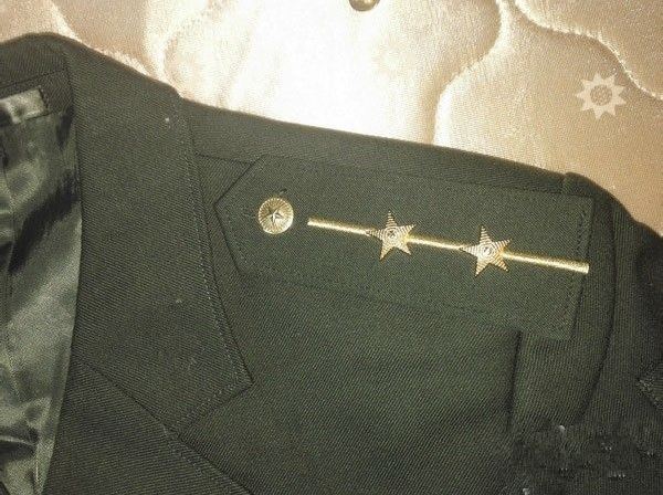 军礼服配饰穿戴方法？