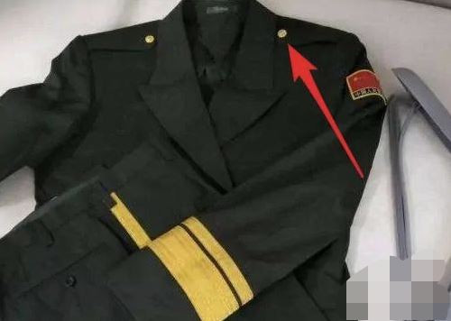 礼服绶带佩戴方法？