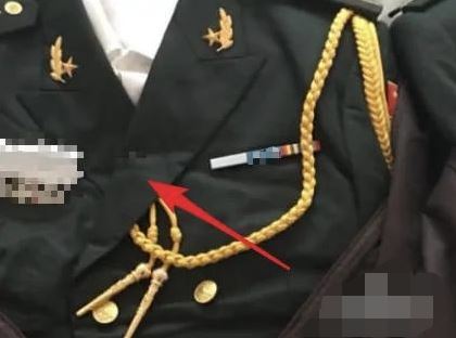 礼服绶带佩戴方法？