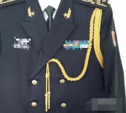 礼服绶带佩戴方法？