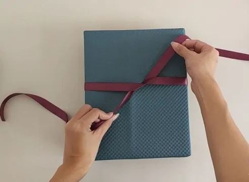 礼物盒蝴蝶结系法？