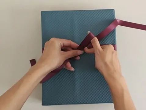礼物盒蝴蝶结系法？