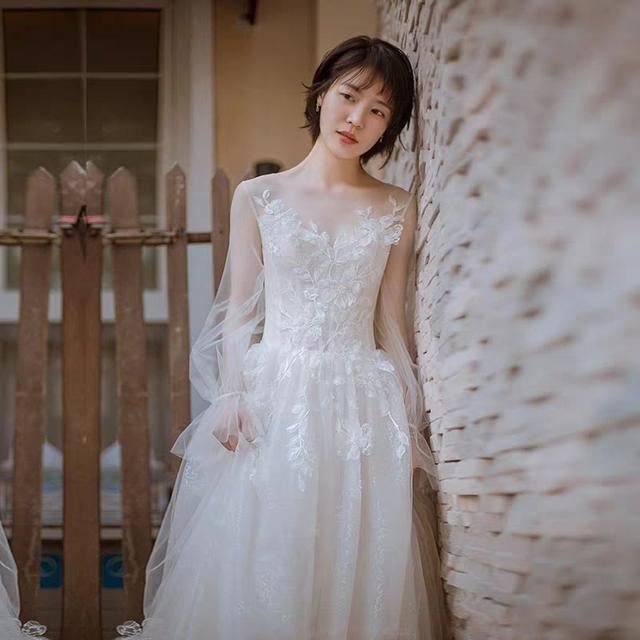 白色婚纱礼服该化怎样的妆容？
