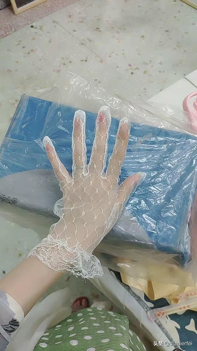 结婚礼服是旗袍该怎么配鞋和袜裤、黑色可好？