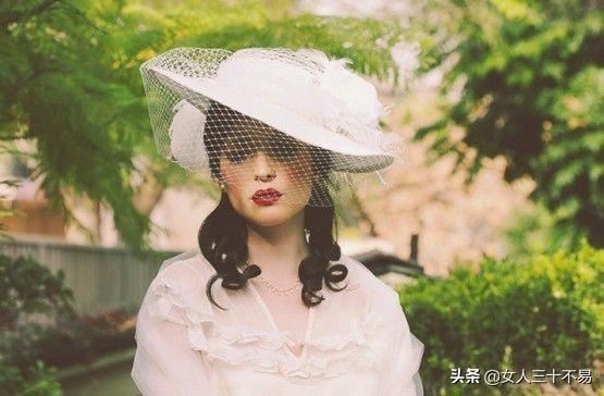 冬天新娘穿什么婚纱礼服漂亮又保暖？